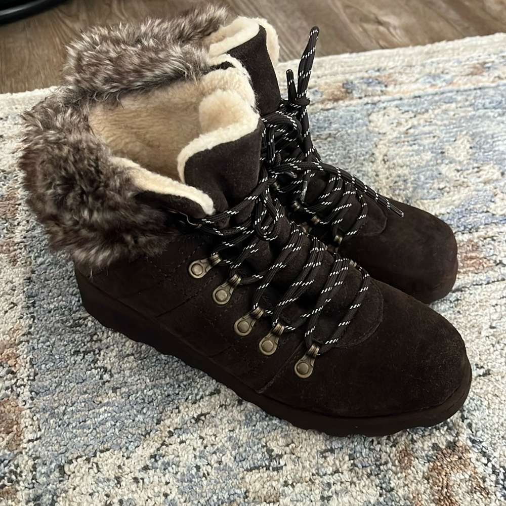 EUC‼️ Bearpaw Booties
